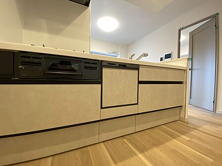 使いやすくスタイリッシュなキッチン空間になっております。