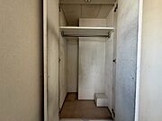 収納スペースが付いていて、お部屋を広く使っていただけます。