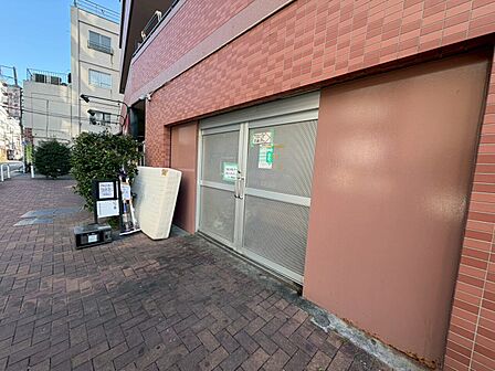 ゴミ置場。綺麗に管理されております。