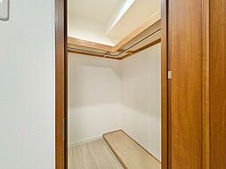 家電やスーツケース、ストック品など何でも片付く嬉しい空間です。