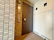 清潔感のある落ち着いた雰囲気の玄関です。
