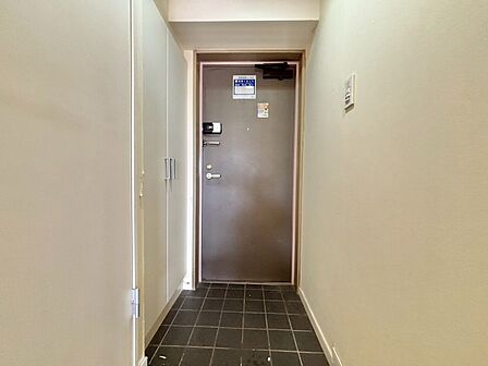 清潔感のある落ち着いた雰囲気の玄関です。