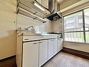 使いやすくスタイリッシュなキッチン空間になっております。