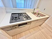 使いやすくスタイリッシュなキッチン空間になっております。