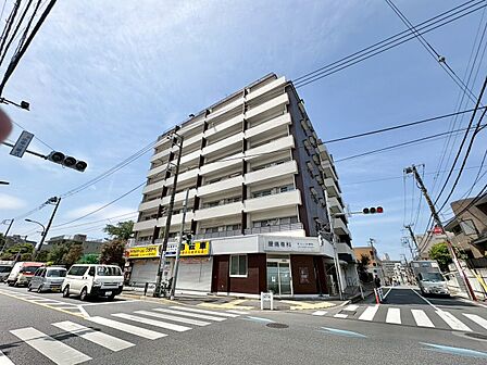 飽きのこないシンプルモダンな外観です。