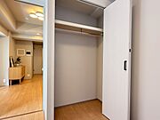 家電やスーツケース、ストック品など何でも片付く嬉しい空間です。