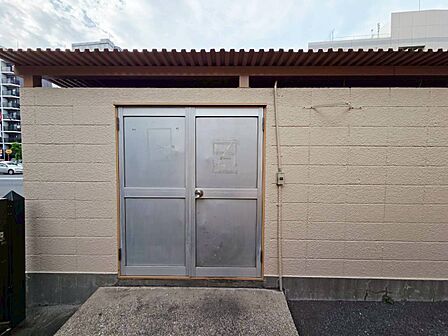 ゴミ置場。綺麗に管理されております。