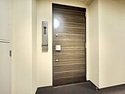清潔感のある落ち着いた雰囲気の玄関です。