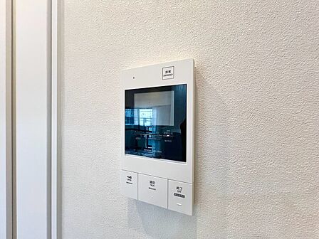 誰が来てもわかる様にモニター付きインターホンを設置。