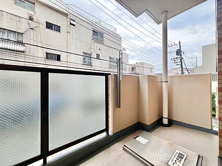 朝の澄んだ空気や、夕方に吹く清々しい風を感じられるバルコニー。