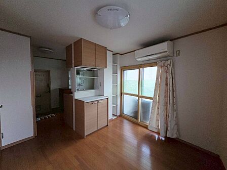 シンプルな内装と偏り過ぎないデザインで統一しました。