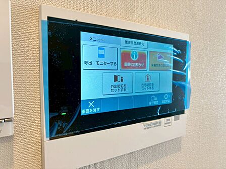誰が来てもわかる様にモニター付きインターホンを設置。
