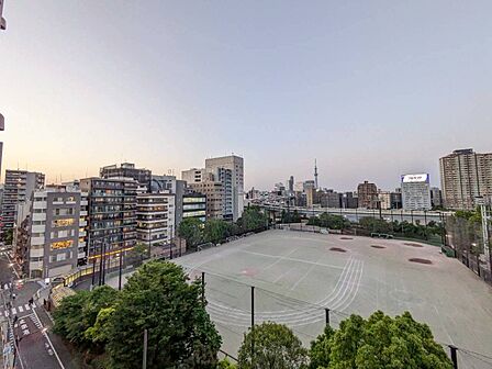 陽当たり・通風・開放感に恵まれた環境です。