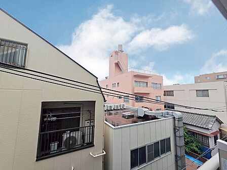 陽当たり・通風・開放感に恵まれた環境です。