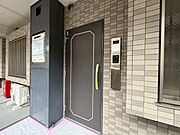 清潔感のある落ち着いた雰囲気の玄関です。
