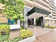 上質感漂う玄関アプローチです。