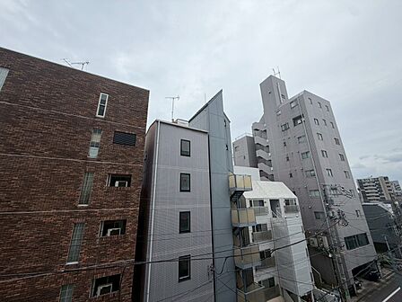 眺望や窓からの景色が良いと、家で過ごす時間も快適です。