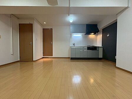 シンプルな内装と偏り過ぎないデザインで統一しました。