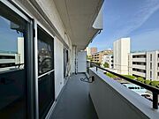朝の澄んだ空気や、夕方に吹く清々しい風を感じられるバルコニー。