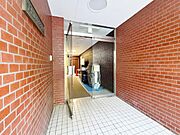上質感漂う玄関アプローチです。