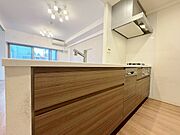 使いやすくスタイリッシュなキッチン空間になっております。
