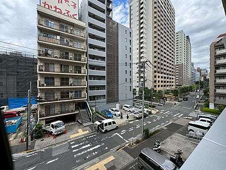 陽当たり・通風・開放感に恵まれた環境です。