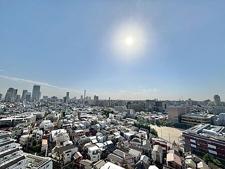 陽当たり・通風・開放感に恵まれた環境です。