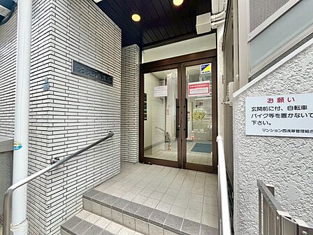 上質感漂う玄関アプローチです。