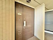 清潔感のある落ち着いた雰囲気の玄関です。