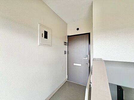 清潔感のある落ち着いた雰囲気の玄関です。