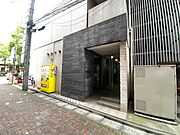 上質感漂う玄関アプローチです。