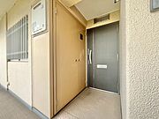 清潔感のある落ち着いた雰囲気の玄関です。