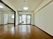 伸びやかな空間のなかで、ゆったりとしたひとときを過ごせます。※リフォーム前の写真です。