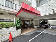 上質感漂う玄関アプローチです。