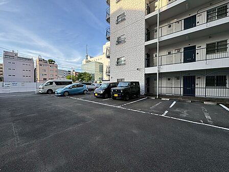 駐車スペースが嬉しいですね。※空き状況は都度ご確認下さい。
