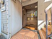 上質感漂う玄関アプローチです。