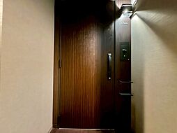 清潔感のある落ち着いた雰囲気の玄関です。