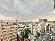 陽当たり・通風・開放感に恵まれた環境です。
