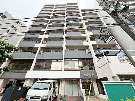 飽きのこないシンプルモダンな外観です。