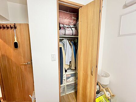 収納スペースが付いていて、お部屋を広く使っていただけます。