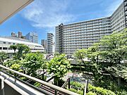 眺望や窓からの景色が良いと、家で過ごす時間も快適です。