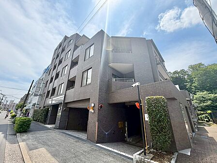忙しく過ぎゆく日常を置き去るほど、ゆったりした時間が流れる住環境。