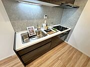 使いやすくスタイリッシュなキッチン空間になっております。