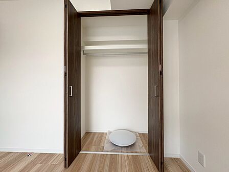 家電やスーツケース、ストック品など何でも片付く嬉しい空間です。