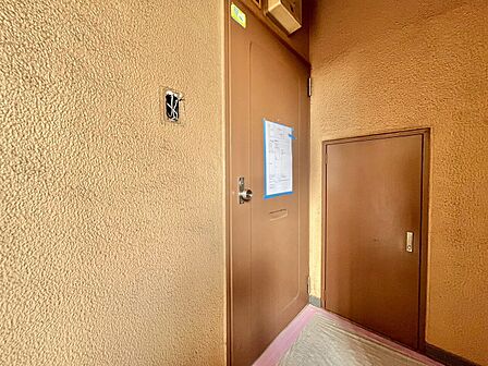 清潔感のある落ち着いた雰囲気の玄関です。