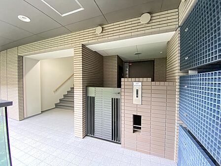 清潔感のある落ち着いた雰囲気の玄関です。