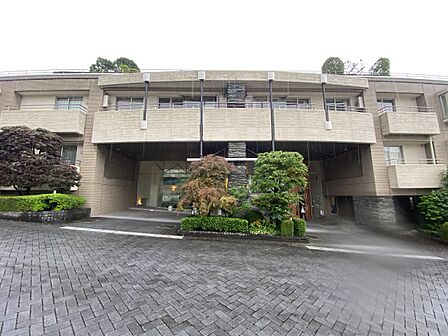 飽きのこないシンプルモダンな外観です。