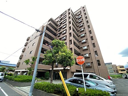 飽きのこないシンプルモダンな外観です。