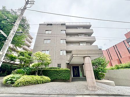 忙しく過ぎゆく日常を置き去るほど、ゆったりした時間が流れる住環境。