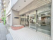 上質感漂う玄関アプローチです。